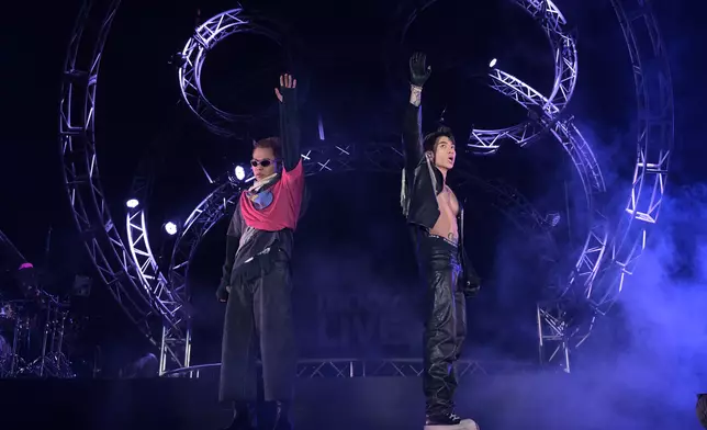 新世代創作型音樂偶像Tyson Yoshi及Gareth.T首個聯乘音樂會以強烈的搖滾風格為音樂會揭開序幕，強勢登場。