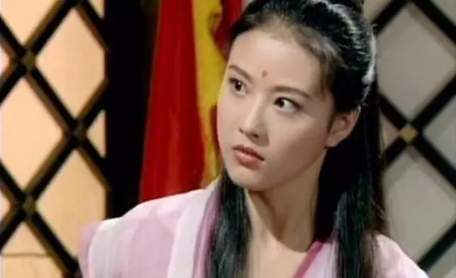 周海媚自爆收到劇本後，本來是拒拍，因為她覺得「周芷若」太煩人。