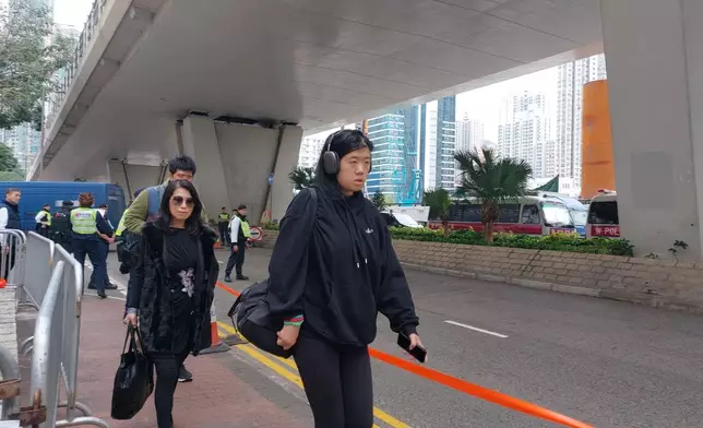 黎智英的妻女第二日仍有到場旁聽。(巴士的報記者攝)