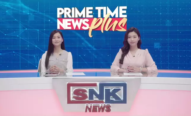 SNK與「新聞專業」將愈走愈遠，關鍵更與兩名新加盟主播賴嘉詠（郭柏妍飾）及莫詠珊（李芷晴飾）有關！