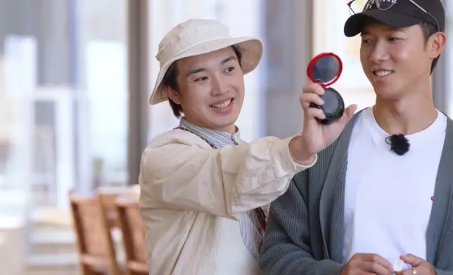 Jer亦選擇了鏡子是「最MIRROR的物品」。