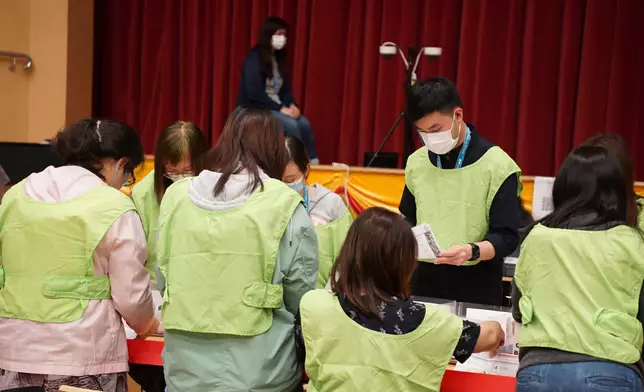 巴士的報記者攝