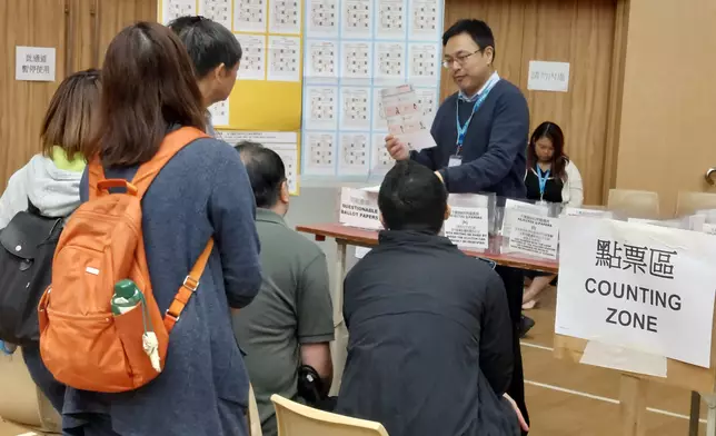 巴士的報記者攝