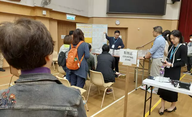 巴士的報記者攝