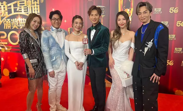 今次紅地氈，龍婷罕有晒性感身材，與低胸長腿支嚳儀不分上下（本網記者攝）