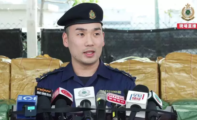 海關港口及海域科海域突擊及搜查小組高級督察梁銘恩。香港海關FB短片截圖