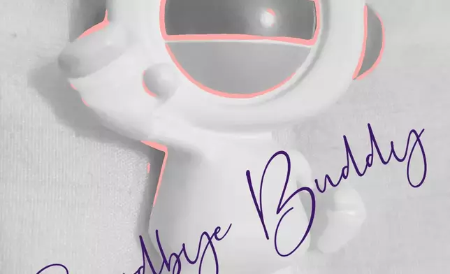 在社交平台分享一張黑白的「TV Buddy」照片感謝TVB養育之恩