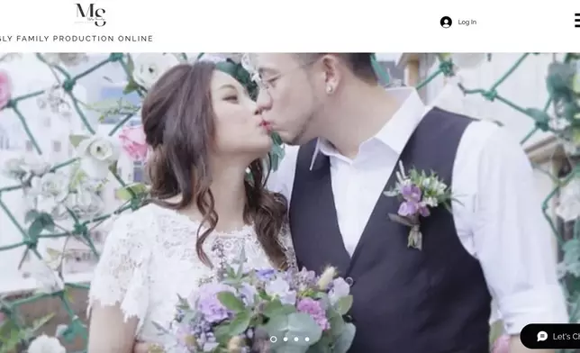 公司網站以兩公婆的結婚照做首頁Banner。