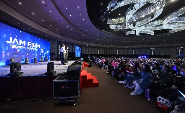 Film用廣東話及國語說：「大家好，我係Film，好久不見，我很想念你們，你們想念我嗎？你們是最好的，我愛你們。」