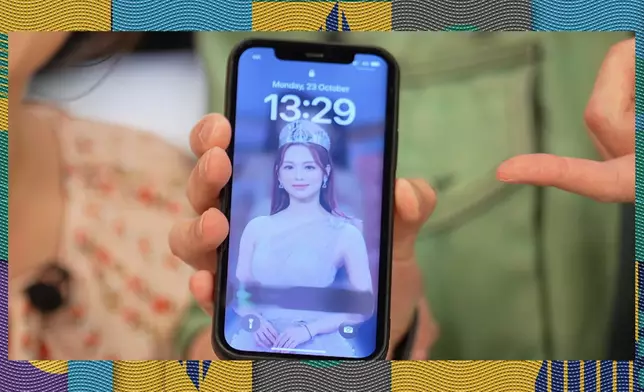 馮盈盈以港姐冠軍照作為手機的wallpaper。