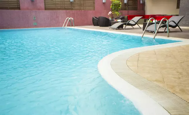 酒店設健身房及游泳池，供顧客免費使用。