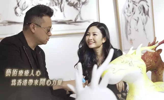 九位由中華倫敦協會邀請的嘉賓，他們都曾於異地升學、工作或生活，最後凱旋歸來香港發展，