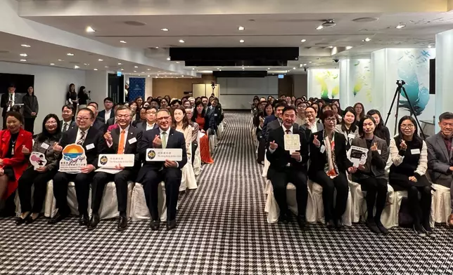 馬會與政府、27個非政府組織、超過360間學校及大學合作，推行八項措施，由青少年至長者、由網上到線下服務，以及社區預防和評估。