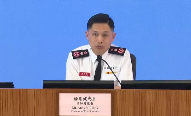 消防處處長楊恩健會見傳媒。消防處FB短片截圖