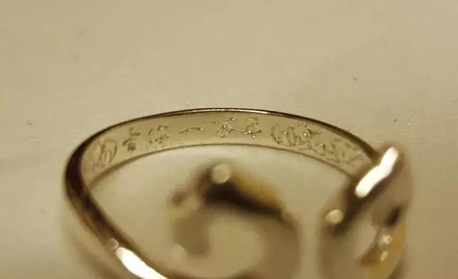 Steven曾在IG上載了一張刻着「愛你一萬年」的戒指照。