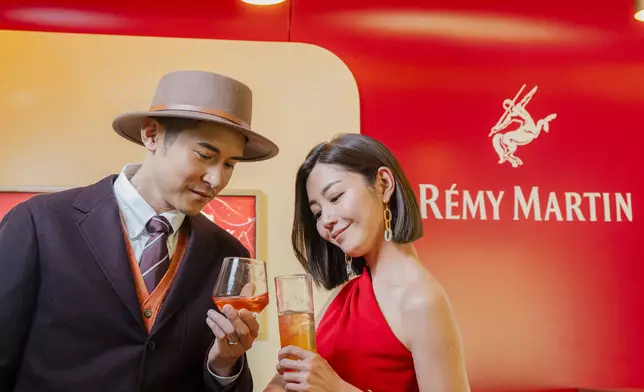 電影《不日成婚2》CP陳家樂和衛詩雅。