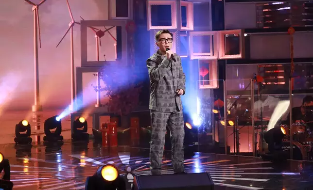 劉可獻唱《人生何處不相逢》送給亡父。