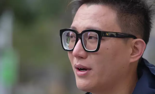 劉可哽咽話希望來世同爸爸再續父子緣。