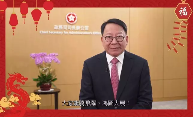 政務司司長陳國基發表新春賀辭，祝願今年「龍」騰飛躍。陳國基FB短片截圖