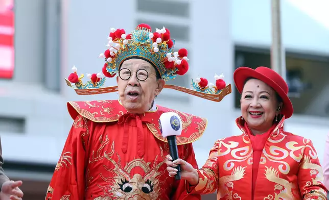 修哥和家燕姐粉墨登場。 HKJC FB