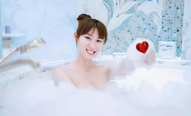 希望佢撥開啲泡泡！