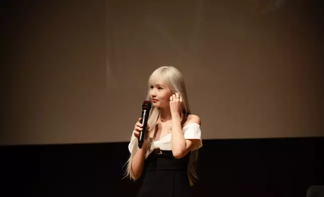 Nancy日前於中環大館舉行《Nancy Kwai - “premiere” Meet &amp; Greet》新碟簽唱會。