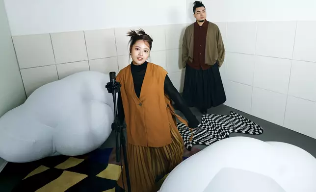 小塵埃希望大家也能如《Control Freak》一樣接受人生不同經歷、接受自我，同時不要為太多的聲音所困擾。