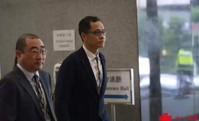 巴士的報社長盧永雄參加會面。大公文匯網圖片