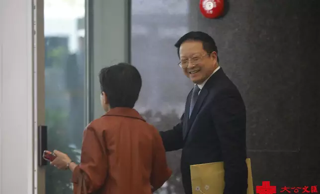 香港大公文匯傳媒集團董事長李大宏（右）參加會面。大公文匯網圖片