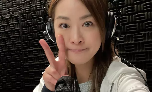 上年3月開始與森美、小儀主持商台903節目《早霸王》