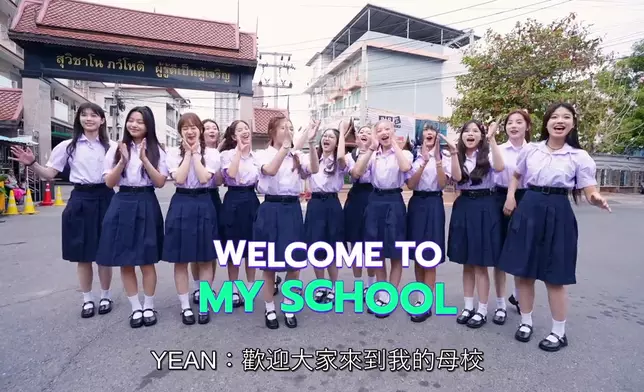 Yean一隊到訪母校玫瑰園中學。