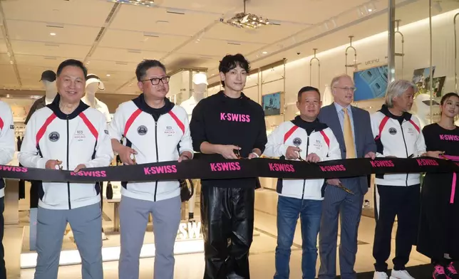 韓星Rain（鄭智薰）與周曉涵到澳門出席運動品牌K-Swiss旗艦店開幕活動。