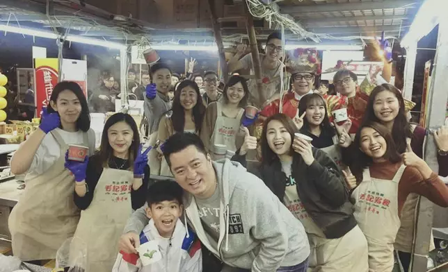 大渣哥近日被傳欠租，而大渣哥及後透過社交平台發文承認欠租5個月，位於九龍灣的餐廳門外更遭業主張貼欠租告示，將入稟申請封舖。