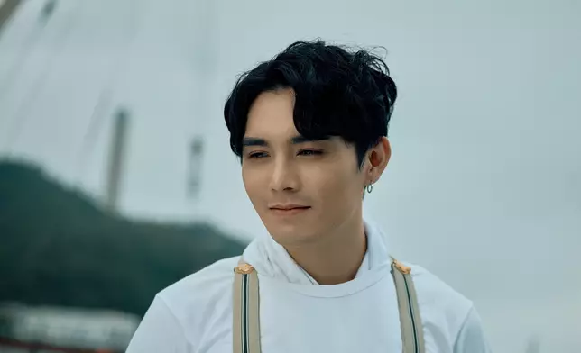《美男⼦圖鑑》MV找來四分⼀泰國混⾎兒Saito做男主角。