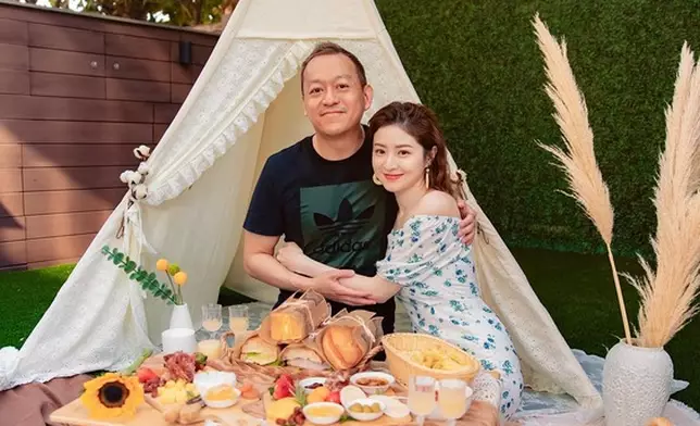 徐淑敏與老公黃浩婚後一樣恩愛