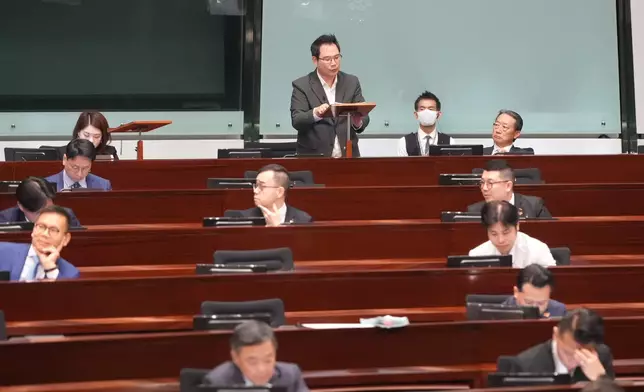 立法會議員楊永杰(站立)。資料圖片