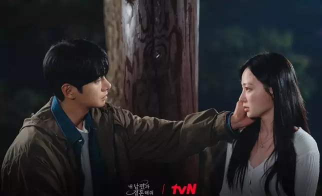 宋昰昀在戲中因出演小三而人氣急升（tvN FB圖片）