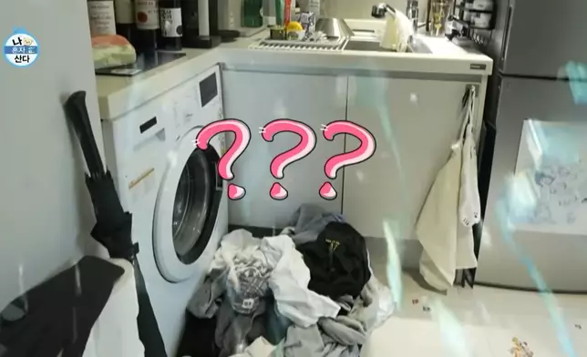 朴栖含廚房地下堆滿髒衣服（影片截圖）