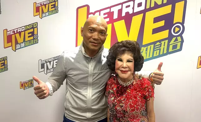 與主持潘紹聰合照。