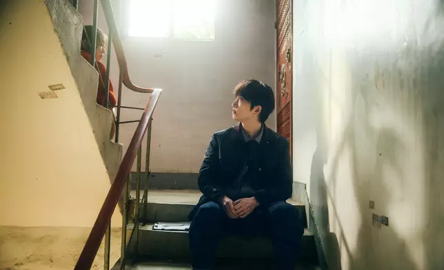 邱鋒澤表示《一起寂寞》是為他與艾薇打氣之餘，也很想成為各地樂迷的打氣歌。