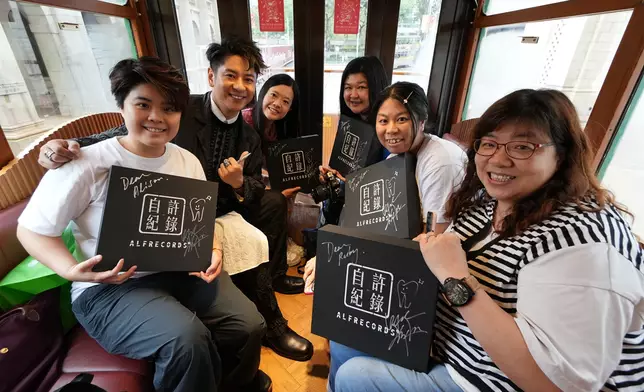 Alfred笑言自己與Fans沒距離。