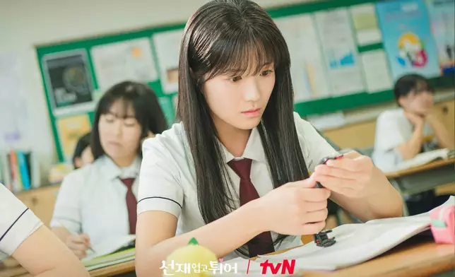 任率重返15年前，與偶像成為了同學（tvN Drama圖片）