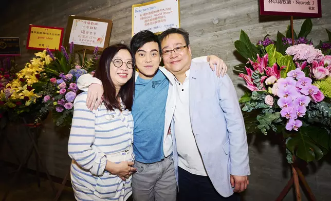 陳恩碩與父母