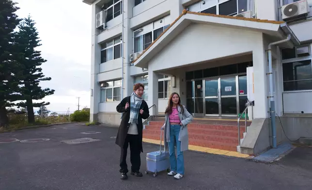 Doniven與Juliana入住日本的學校酒店。