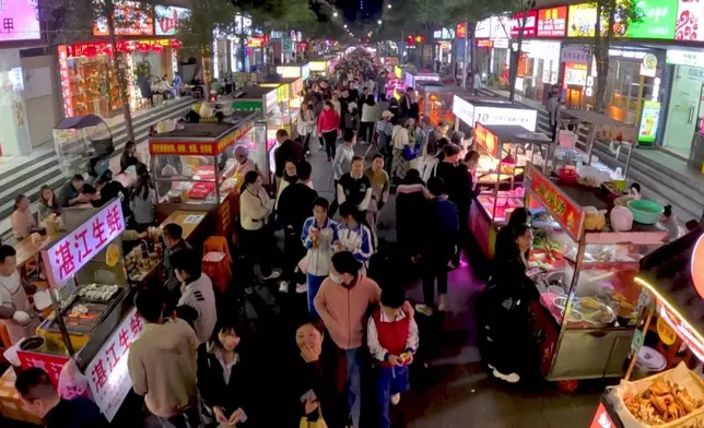 鹽田社區夜市文化街係深圳最長嘅夜市。