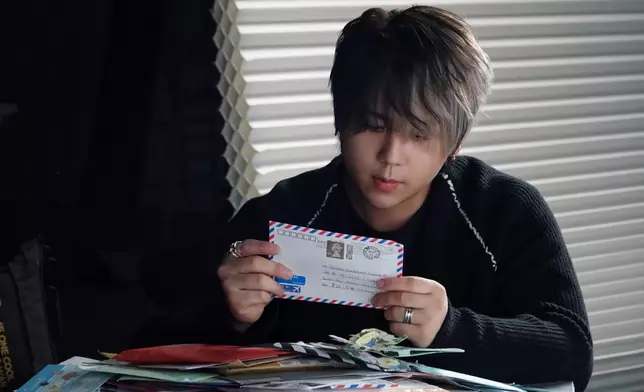 今次拍攝MV時，姜濤拿來大量Fans寄給他的信件作為道具