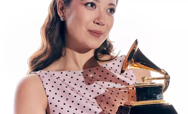 Laufey於《第66屆格林美音樂獎》獲得最佳傳統流行大碟獎。