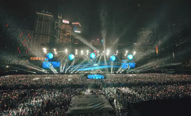 因暴雨而導致部分舞台設施故障