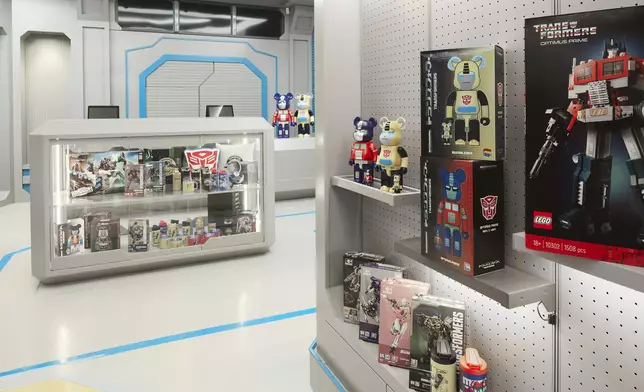 Transformers The ARK店內亦設有香港官方變形金剛商品零售專賣。