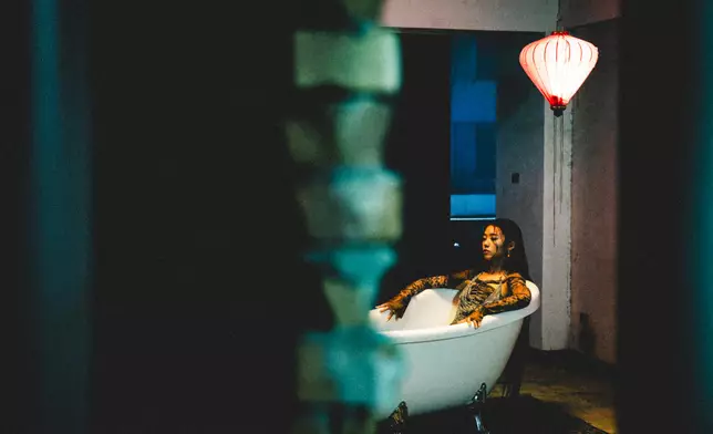 新歌鼓勵每個人儘管擁抱最真實的自己，堅定地綻放。